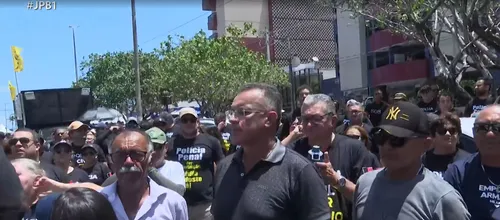 
				
					Policiais realizam protesto na Avenida Epitácio Pessoa
				
				