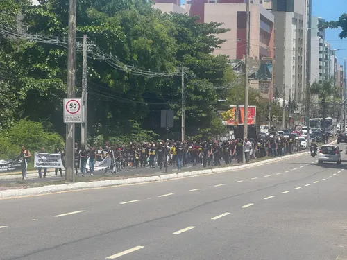 
				
					Policiais realizam protesto na Avenida Epitácio Pessoa
				
				