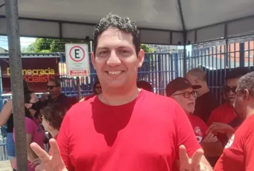 
				
					Presidente do PT de João Pessoa dá 'start' na disputa pelo comando partido na Paraíba
				
				