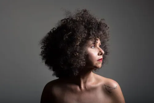 
				
					Roberta Campos fala sobre novo álbum: 'Esse disco fala das minhas dores'
				
				