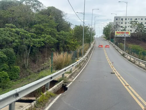 
				
					Rua é totalmente interditada após deslizamento de terra em João Pessoa
				
				