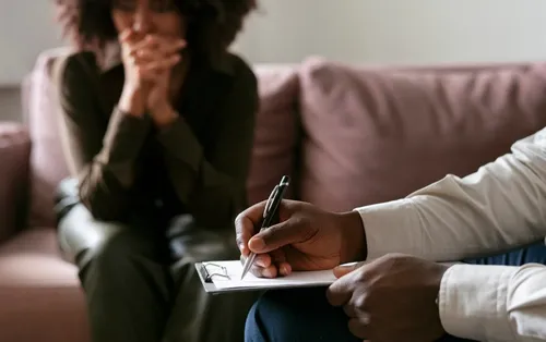 
				
					Saúde mental: conheça direitos dos trabalhadores com doenças como ansiedade e depressão
				
				