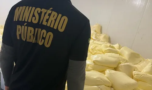 
				
					Três pessoas são presas e fábrica é interditada por falsificação de manteiga da terra, no Sertão
				
				