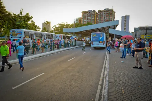 
				
					Veja mudanças em linhas de ônibus para jogo entre Botafogo e Treze, neste sábado (15)
				
				