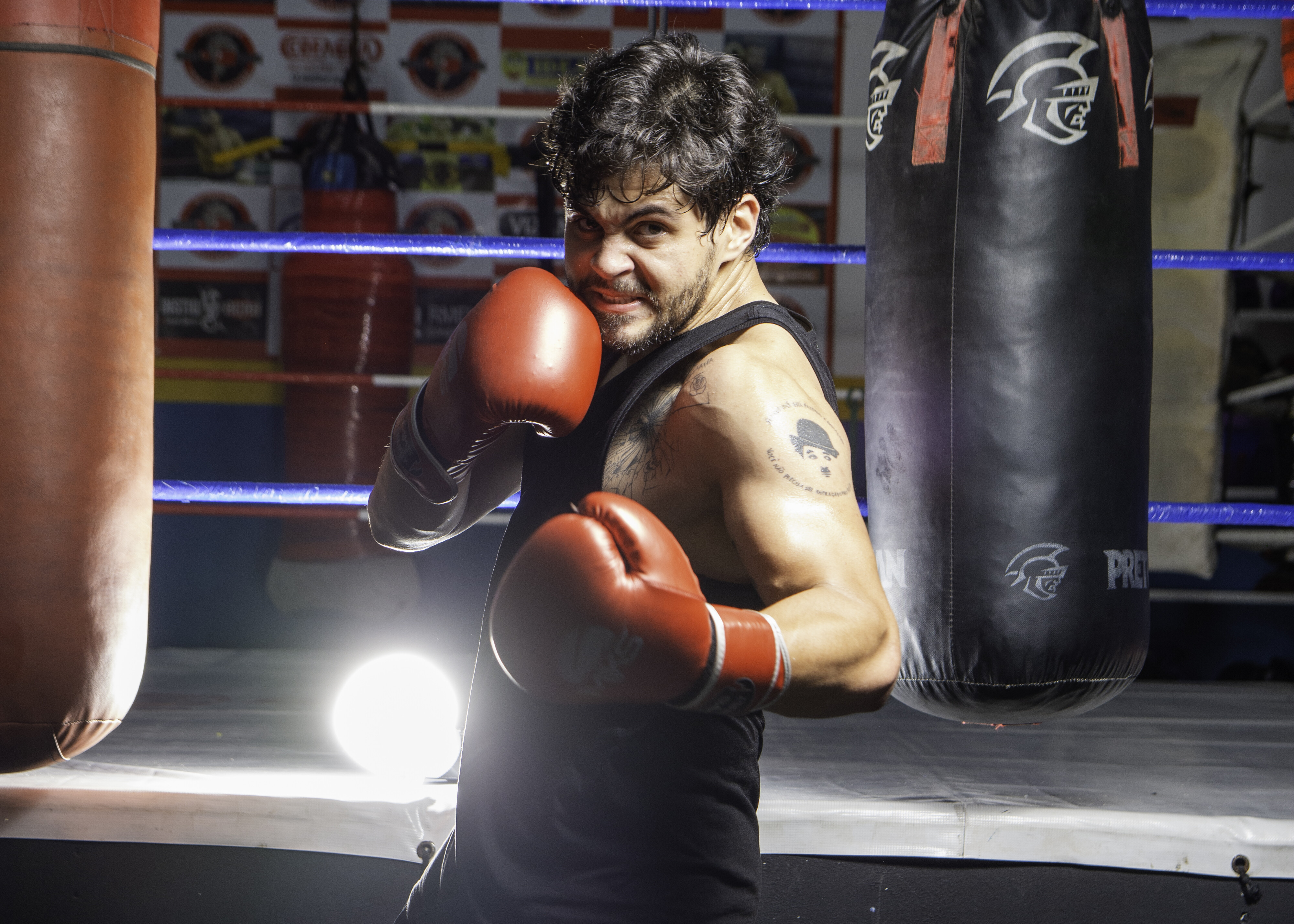 Lucas Veloso vai estrear no boxe desafiando MC Livinho: 