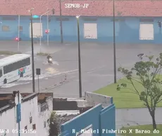 Chuvas provocam alagamentos, dificultam trânsito e invadem casas na Grande João Pessoa
