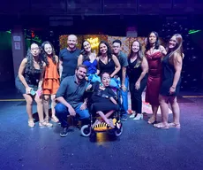 Jovem com doença rara comemora aniversário em casa de shows após 10 anos internada: 'maravilhoso'