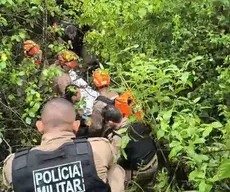 Motociclista cai em bueiro e é resgatado a cerca de 100 metros de distância, em João Pessoa