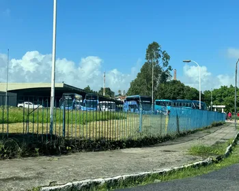 Greve de motoristas de empresa de ônibus paralisa viagens na rodoviária de João Pessoa