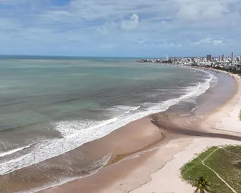 Mancha escura volta a aparecer no mar da Grande João Pessoa