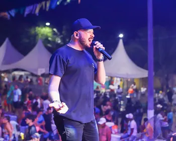 Morre cantor Adriano Alves, da Banda Bereguedê, aos 42 anos