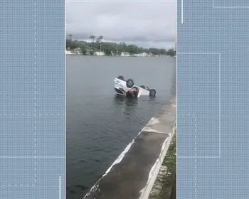 Mulher é resgatada inconsciente após cair com carro no Açude Velho, em Campina Grande