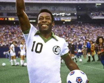Pelé e John Lennon foram colegas de escola
