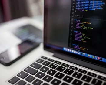 Inscrições para cursos de tecnologia gratuitos com bolsas estudantis terminam nesta sexta