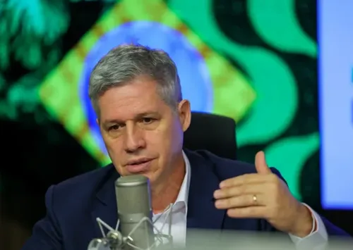 
				
					À CBN, ministro Paulo Texeira nega 'corte' no Garantia Safra da PB: 'O que existe é fiscalização'
				
				