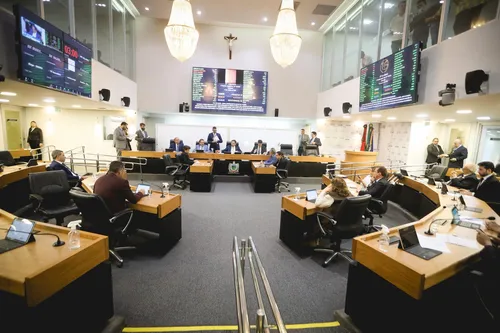 
				
					Janela partidária: 18 dos 36 deputados trocam de partido na ALPB; veja mudanças
				
				