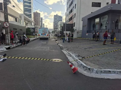
				
					Acidente entre moto e ônibus deixa motoboy de 19 anos morto, em João Pessoa
				
				