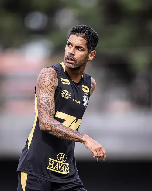 
				
					Aderlan deve retornar ao time titular do Santos contra o Fortaleza
				
				