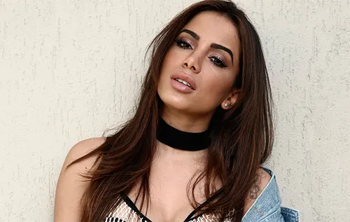 
				
					Anitta cancela show no São João 2025 de Campina Grande por motivo de saúde
				
				