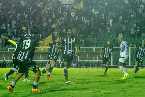 
				
					Botafogo-PB é derrotado pelo Figueirense e volta a perder na Série C
				
				