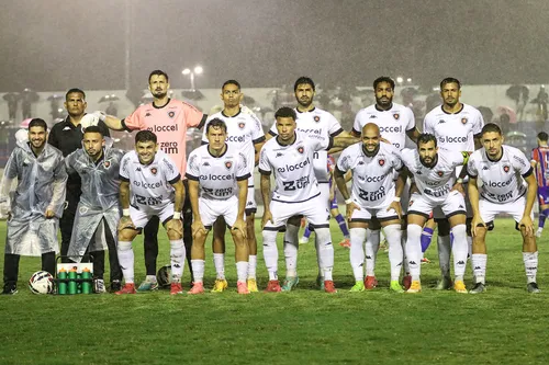 
				
					Botafogo-PB sofre gol no segundo tempo, perde para o Itabaiana e entra no Z-4 da Série C 2025
				
				