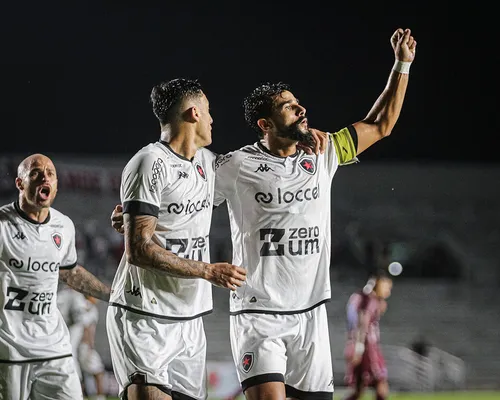 
				
					Botafogo-PB x Caxias: veja imagens da partida que inaugurou a nova iluminação do Almeidão
				
				