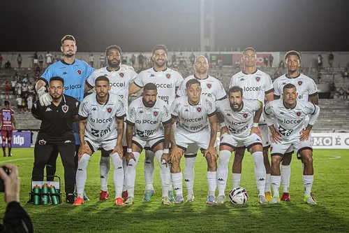 
				
					Botafogo-PB x Caxias: veja imagens da partida que inaugurou a nova iluminação do Almeidão
				
				