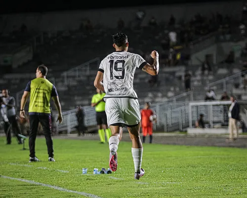 
				
					Botafogo-PB x Caxias: veja imagens da partida que inaugurou a nova iluminação do Almeidão
				
				