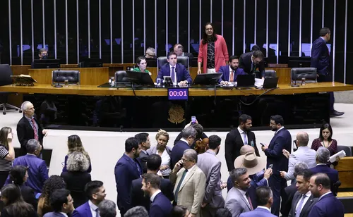
				
					Câmara aprova projeto que cria 18 vagas de deputados; Confira voto da Paraíba
				
				