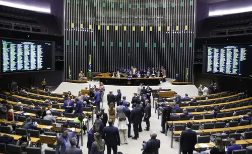 
				
					Câmara aprova projeto que dificulta progressão de regime para crimes hediondos
				
				
