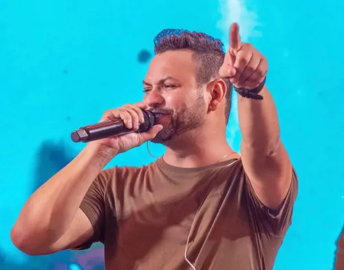 
				
					Cantor da banda Desejo de Menina, Lenno Ferreira, é preso em João Pessoa
				
				