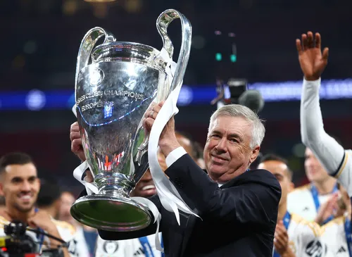 
				
					Carlo Ancelotti na seleção brasileira: ex-Real Madrid, Milan, Chelsea e PSG é confirmado pela CBF
				
				