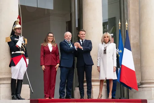 
				
					Com música de Seu Pereira, presidente Macron agradece visita de Lula à França
				
				