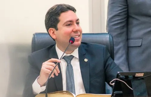 
				
					Deputado se filia ao 6° partido nesta sexta-feira; confira a 'sopa de letras'
				
				