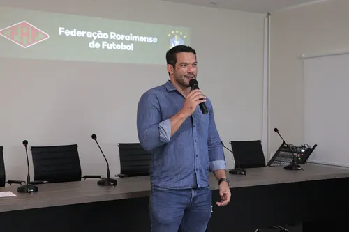 
				
					Eleição na CBF: Samir Xaud é eleito novo presidente; Michelle Ramalho é uma das oito vices
				
				