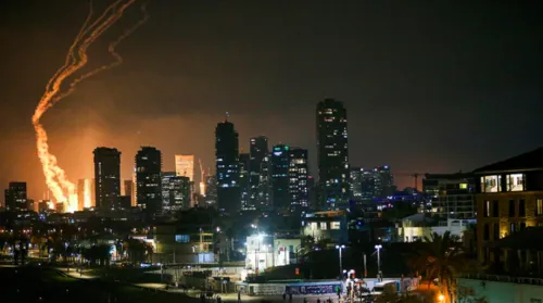 
				
					Família paraibana fica presa em Israel durante guerra após ter comprado passagens para voltar
				
				