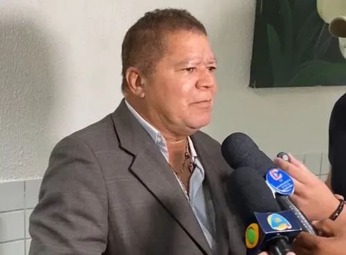 
				
					Homem que atacou Carlão Pelo Bem com faca foi candidato pelo PT duas vezes
				
				