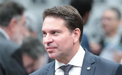
				
					Hugo cobra 'sintonia' do STF ao anunciar ação para livrar Ramagem de ação penal
				
				