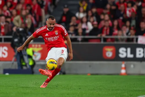 
				
					Botafogo chega a acordo com Benfica e define últimos termos para fechar com Arthur Cabral
				
				