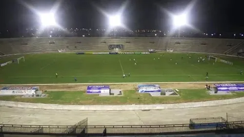 
				
					Iluminação de LED chegou ao Amigão e é aguardada no Almeidão
				
				