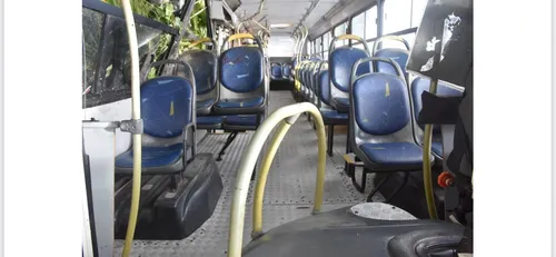 
				
					Imagens mostram problemas em ônibus escolar envolvido em acidente que matou estudantes
				
				