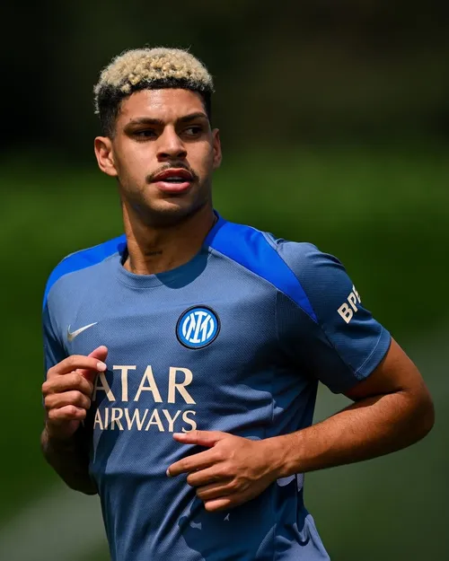 
				
					Inter de Milão destaca chegada de Luis Henrique com homenagem às praias de João Pessoa
				
				