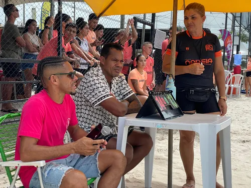
				
					Marcelinho Paraíba "faz bico" na arbitragem de campeonato de futevôlei, em Cabedelo
				
				