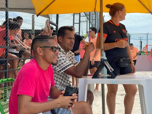 
				
					Marcelinho Paraíba "faz bico" na arbitragem de campeonato de futevôlei, em Cabedelo
				
				