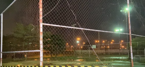 
				
					Menino de 9 anos morre eletrocutado ao encostar em grade energizada de quadra em João Pessoa
				
				