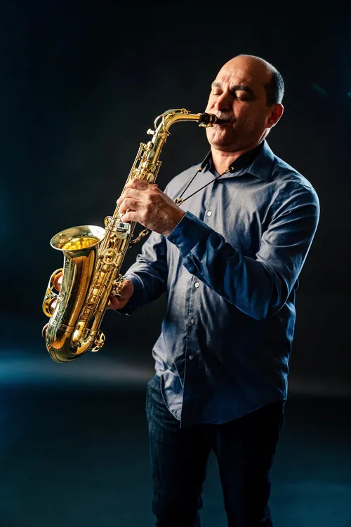 
				
					Missão Impossível: paraibano tenta livro dos recordes após tocar sax durante salto de paraquedas
				
				
