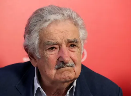 
				
					Morre José Pepe Mujica, ex-presidente do Uruguai, aos 89 anos
				
				