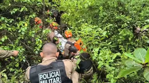 
				
					Motociclista que caiu em bueiro viu a vida diante de seus olhos: 'passou tudo na minha cabeça'
				
				
