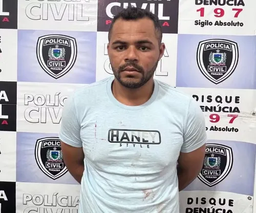 
				
					Mulher é morta a facadas após ser chamada em palco de festa por ex-namorado, em Solânea
				
				