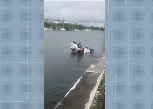 
				
					Mulher é resgatada inconsciente após cair com carro no Açude Velho, em Campina Grande
				
				